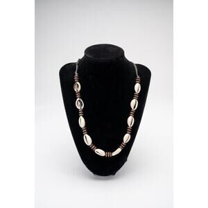 Vintage 90's Cowrie Shell necklace